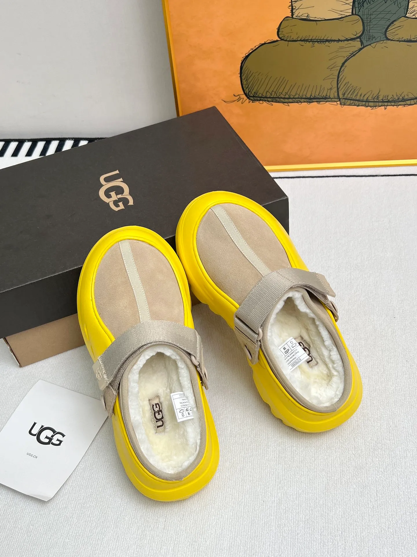 p500🐮🐮 (same style for men and women) UGG 2025 new small potato, half drag and one kick to unlock the relaxed feeling, lightweight and thin sole, always light and fashionable, casually stepping out of the new style, it feels very UGG, classic suede with soft wool lining insole, rubber foam outsole, hot stamped logo ✅Color: bright green, bright yellow, maroon, black ✅Number of codes: 35 to 45 (synchronized with the official website)